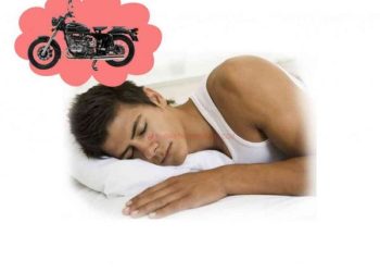 nam-mo-mat-xe-may-la-diem-gi