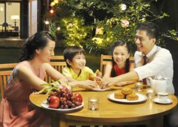 1001 câu chuyện đêm Trung Thu: Cùng bé tự tay làm lồng đèn “siêu” đơn giản tại nhà bằng những vật liệu nhà ai cũng có