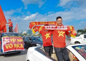 “BÃO LỬA” ĐÃ NGẬP HÀ NỘI TRƯỚC KHI TUYỂN VN RA SÂN