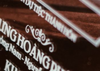 HOẢNG HỒN KHI NHẬN THIỆP CƯỚI CỦA ƯNG HOÀNG PHÚC, CHƯA BAO GIỜ THẤY THIỆP CƯỚI NÀO GIỐNG VẬY