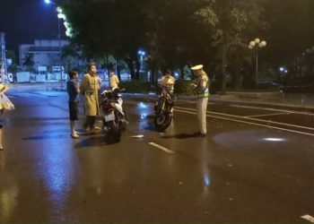 THANH NIÊN THÚC CHỎ CSGT SAU KHI GÂY TAI NẠN Ở QUY NHƠN